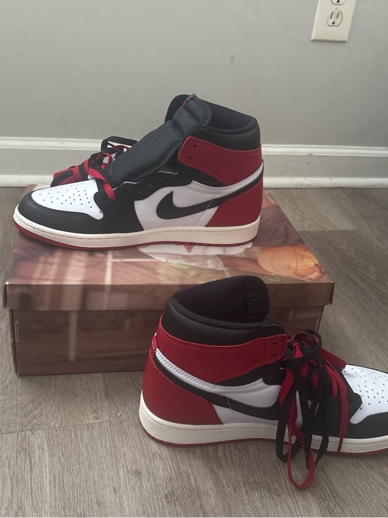 Jordan Retro Nike Red Black White High-Top Sneakers Size 11.5